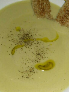 Una foto de Crema de calabacín con quesitos