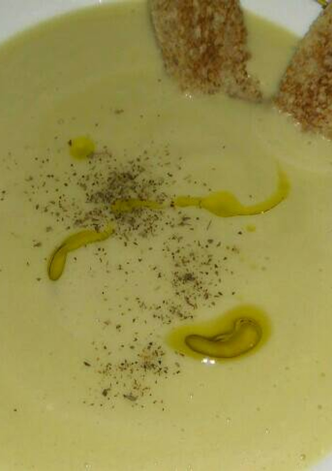 Una foto de Crema de calabacín con quesitos