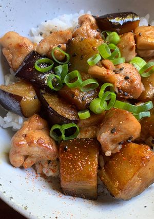 A picture of Ponzu Chicken & Eggplant Rice Bowl.