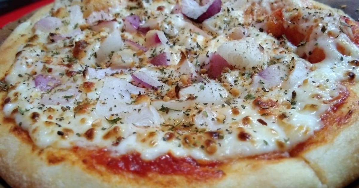 Veg onion pizza Recipe by suman batra - Cookpad