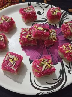 કોપરા પાક (Coconut Pak Recipe in Gujarati) રેસીપી મુખ્ય ફોટો