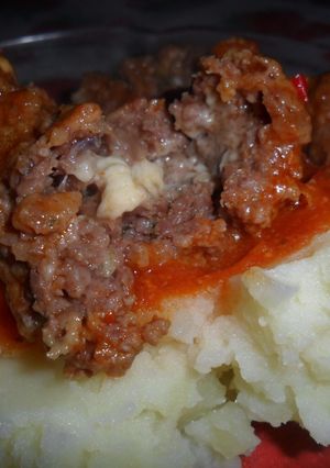 Una foto de Albóndigas con corazón de queso