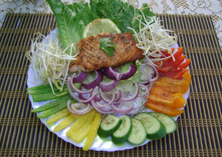 Recipe of Perfect Veggie Salad with Salmon