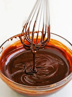 சாக்லேட் கணாஷ் (Chocolate ganache recipe in tamil) செய்முறை முக்கிய புகைப்படம்