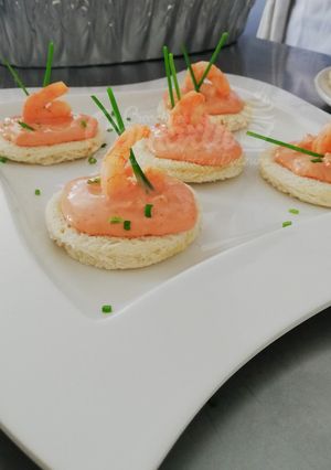 Una foto de Canapés de camarón