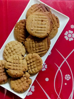A picture of Eggless peanut butter atta biscuits.