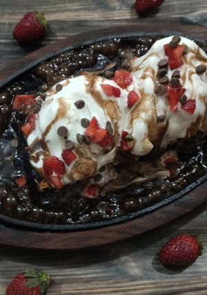 બ્રાઉની (Brownie Recipe In Gujarati) રેસીપી મુખ્ય ફોટો