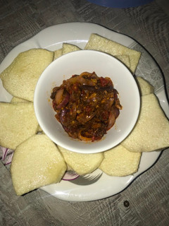 A picture of Fried Yam with sauce.