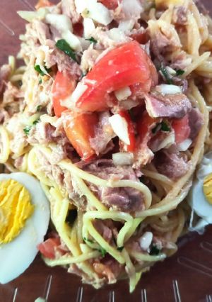 Una foto de Ensalada de fideos y lomito de atún