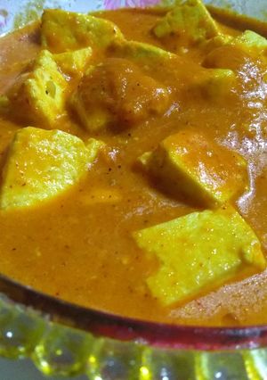 A picture of Tomato paneer.
