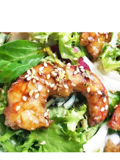Una foto de Ensalada de gambones en salsa de ostras