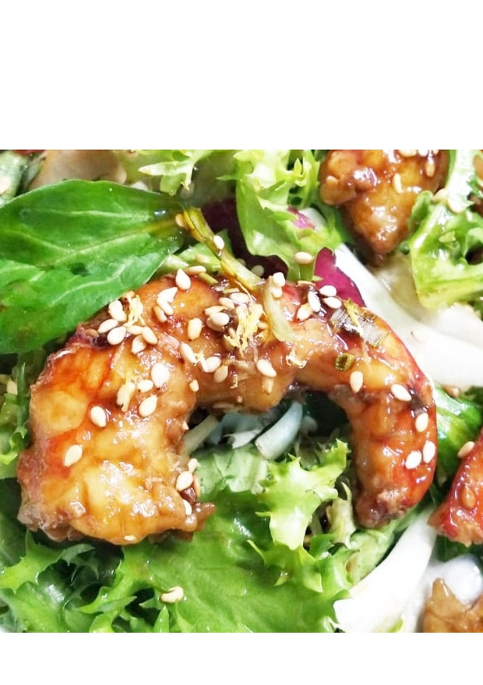 Una foto de Ensalada de gambones en salsa de ostras