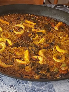Una foto de Fideuà vegana