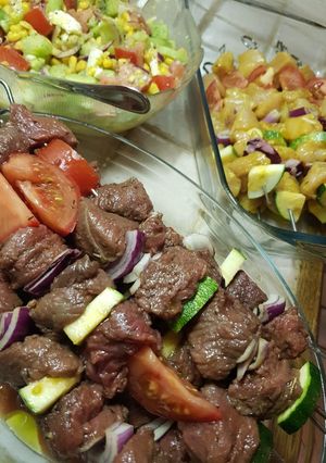 Une photo de Brochettes de viande rouge marinée