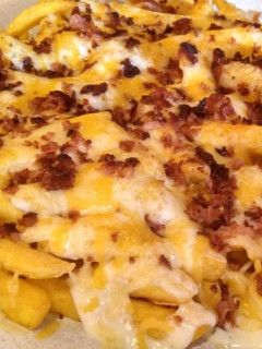 Una foto de Bacon cheese fries (estilo Foster)