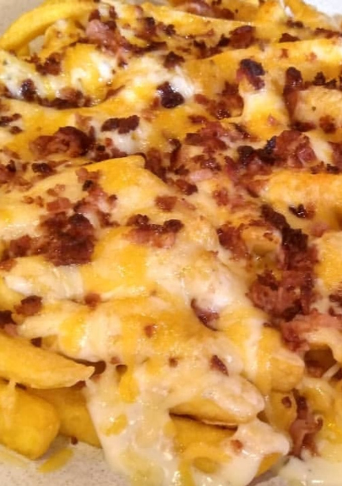 Una foto de Bacon cheese fries (estilo Foster)