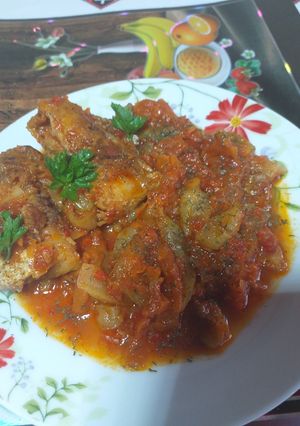 O poză a rețetei Pește cu legume în sos tomat.