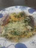 One pot pasta integral, con langostinos, espinaca y panceta