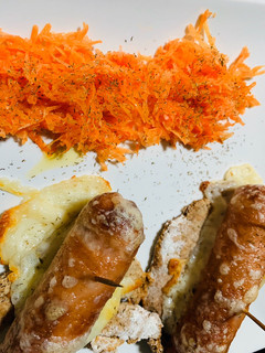 Una foto de Cheese and frankfurt wraps🌭🌯🥕
