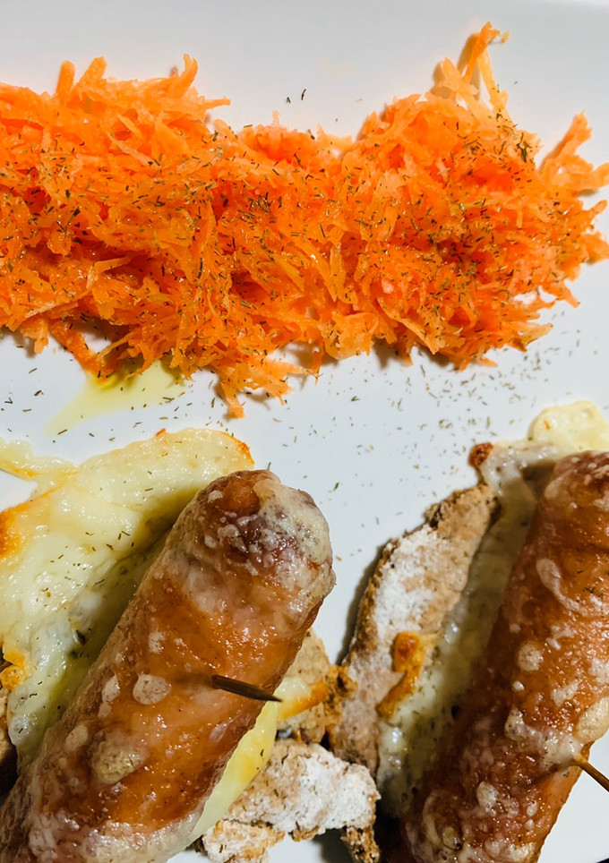 Una foto de Cheese and frankfurt wraps🌭🌯🥕