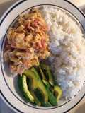 Arroz con huevo revuelto