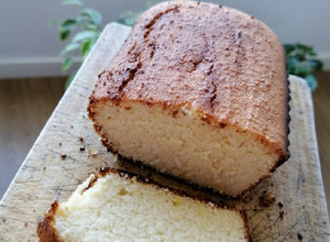 Una foto de Budín de coco y limón sin gluten