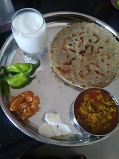 કાઠિયાવાડી દેશી ખાણું ગલકા નું શાક - બાજરા નો રોટલો રેસીપી મુખ્ય ફોટો