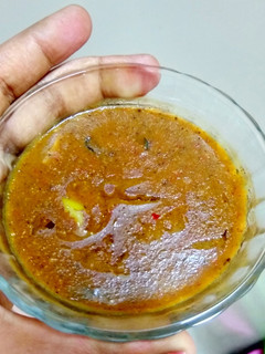 அரைத்து விட்ட மிளகு பூண்டு குழம்பு (poondu kulambu recipe in Tamil) செய்முறை முக்கிய புகைப்படம்