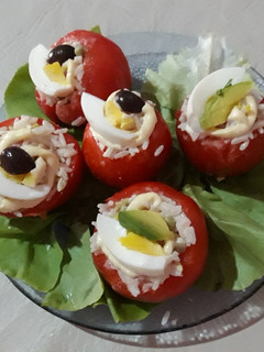 Una foto de Tomatitos rellenos frescos