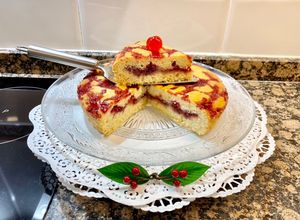 Una foto de Pastel de mantequilla relleno de frambuesas
