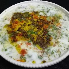 A picture of Bathua raita.