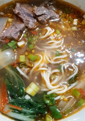 蒜辣牛肉麵 的食譜成品照片
