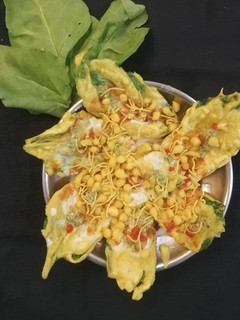 પાલક પતા ચાટ (Palak Patta Chaat Recipe In Gujarati) રેસીપી મુખ્ય ફોટો