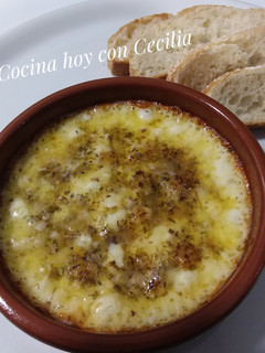 Una foto de Queso provolone con orégano, al horno