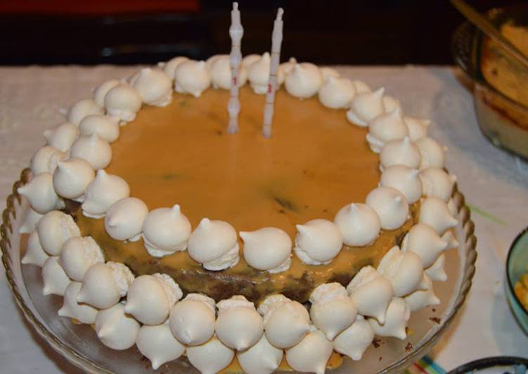 Bolo de Chocolate com Suspiros