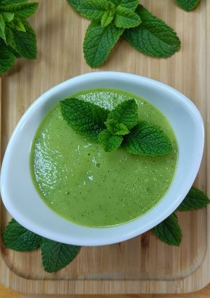 Une photo de 🌱 Gaspacho de courgette à la menthe