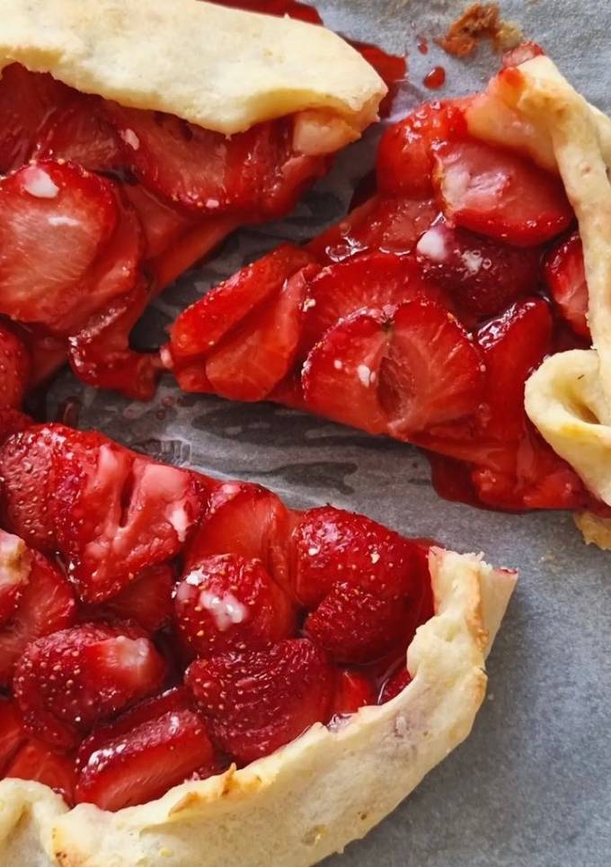 Полуничний пиріг🍓