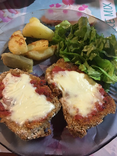 Una foto de Milanesas de berenjena a la napolitana
