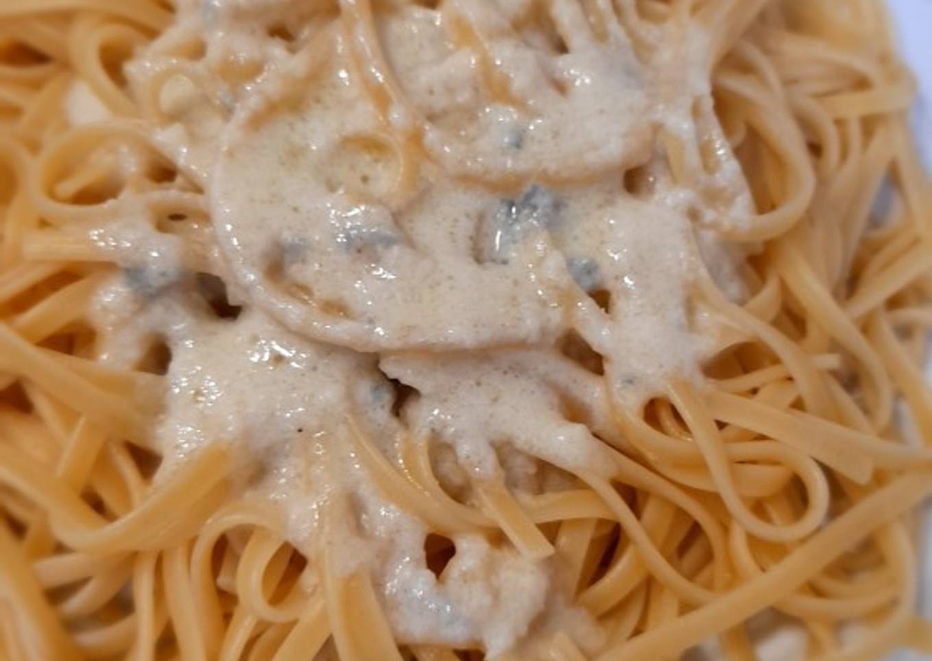 Tallarines con salsa de pera