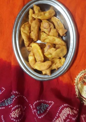 आलू पकौड़े(aloo pakode recipe in hindi) रेसिपी मुख्य फोटो
