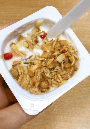 Hình của món Sữa chua mix ngũ cốc ăn chiều.