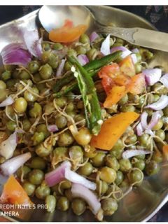 स्प्राउट चाट (Sprout Chaat recipe in Hindi) रेसिपी मुख्य फोटो