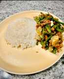 Sautéed long beans with ground beef (Tumis kacang panjang dengan daging giling)