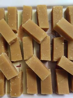 மைசூர் பாகு (Mysore pak recipe in tamil) செய்முறை முக்கிய புகைப்படம்