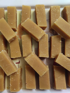 மைசூர் பாகு (Mysore pak recipe in tamil) செய்முறை முக்கிய புகைப்படம்