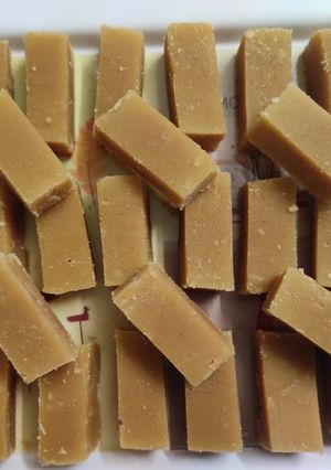 மைசூர் பாகு (Mysore pak recipe in tamil) செய்முறை முக்கிய புகைப்படம்
