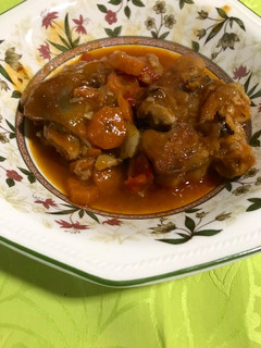 Una foto de Manitas de cerdo en salsa