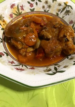 Una foto de Manitas de cerdo en salsa