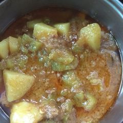A picture of Parwal aloo ki gravy wali sabji.