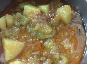 A picture of Parwal aloo ki gravy wali sabji.